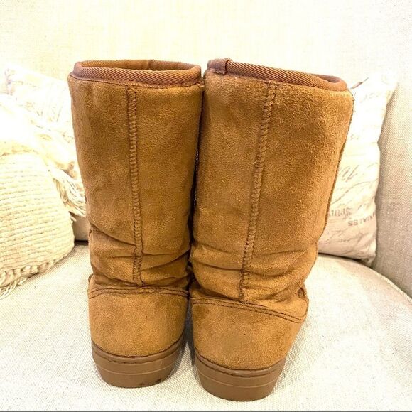 Journee Collection Women’s Boot Beige Color Mid Calf Suede Sherpa Lined  Size 7 - Picture 3 of 10